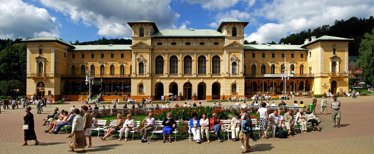 Отель Stary Dom Zdrojowy Крыница-Здруй Экстерьер фото